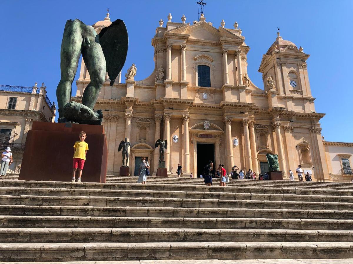 Tannur Del Carmine * Noto