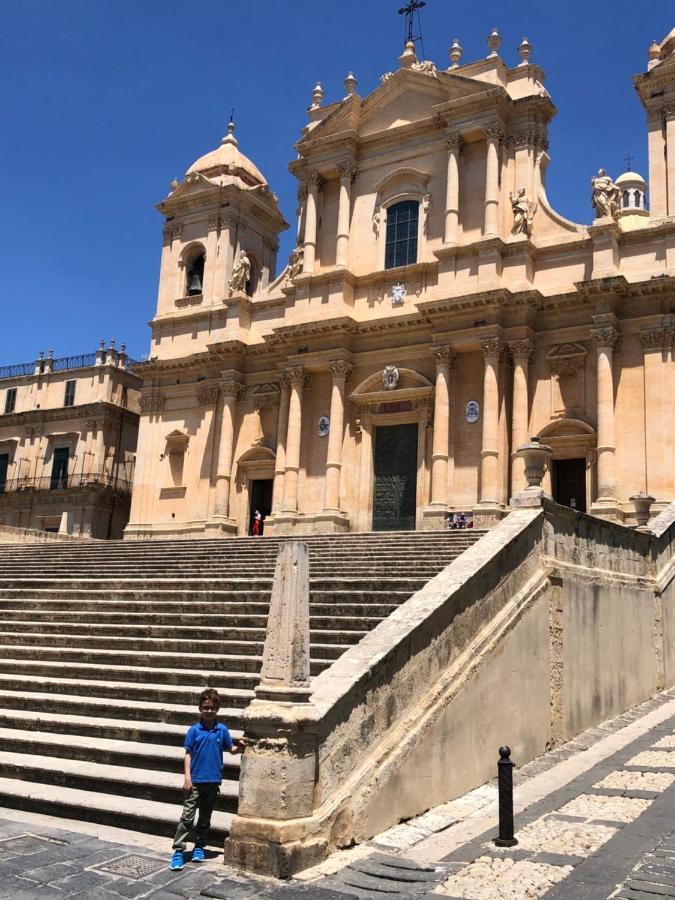 Tannur Del Carmine Noto