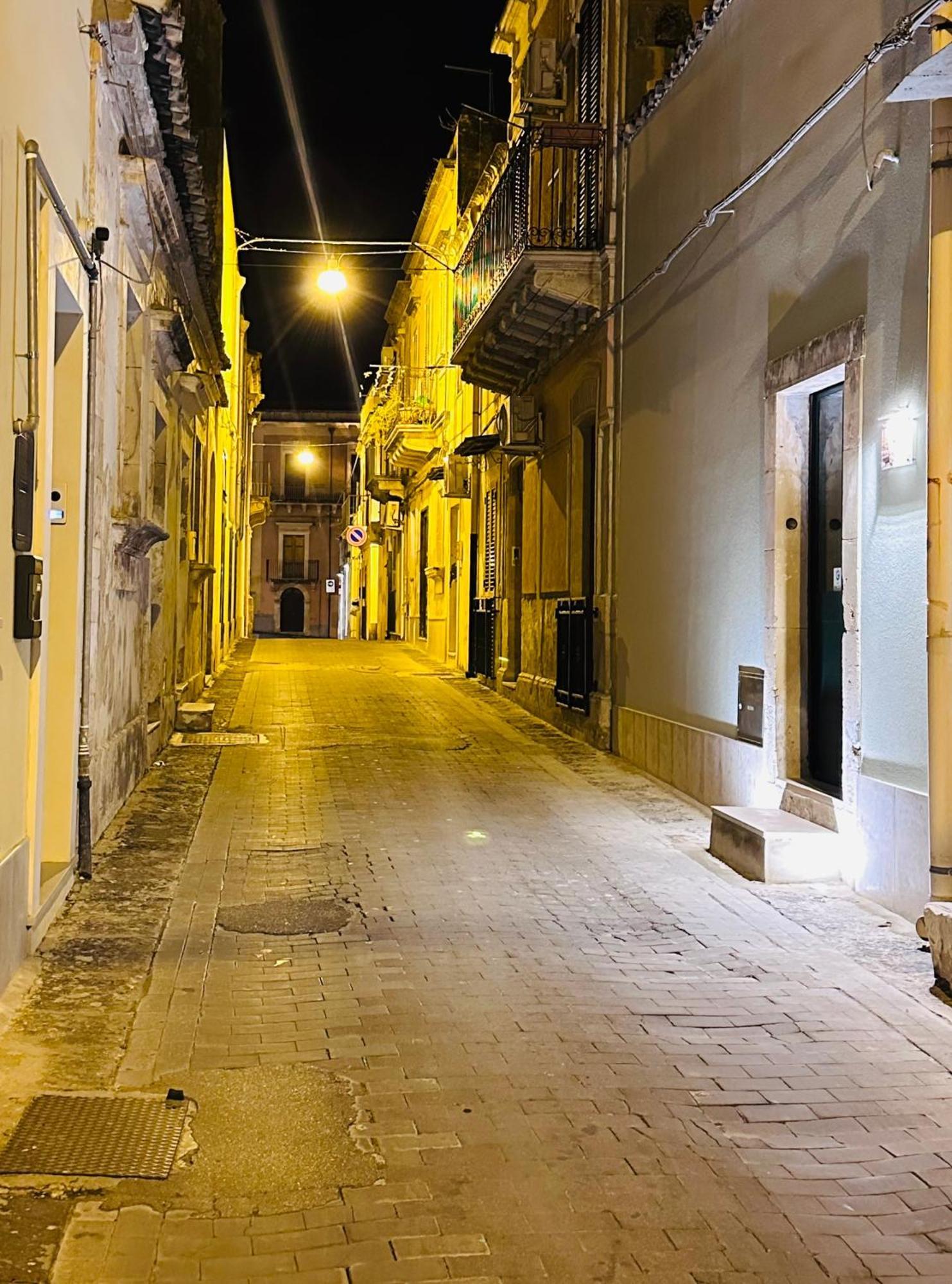 Tannur Del Carmine Noto